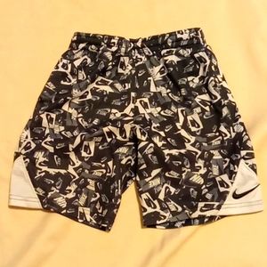 Boys nike dri fit athletic shorts with nike logo size 7